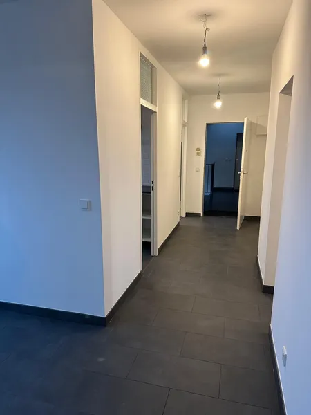 WG geeignete 2,5-Raum-Wohnung mit Balkon und EBK in Lichterfelde — photo 1
